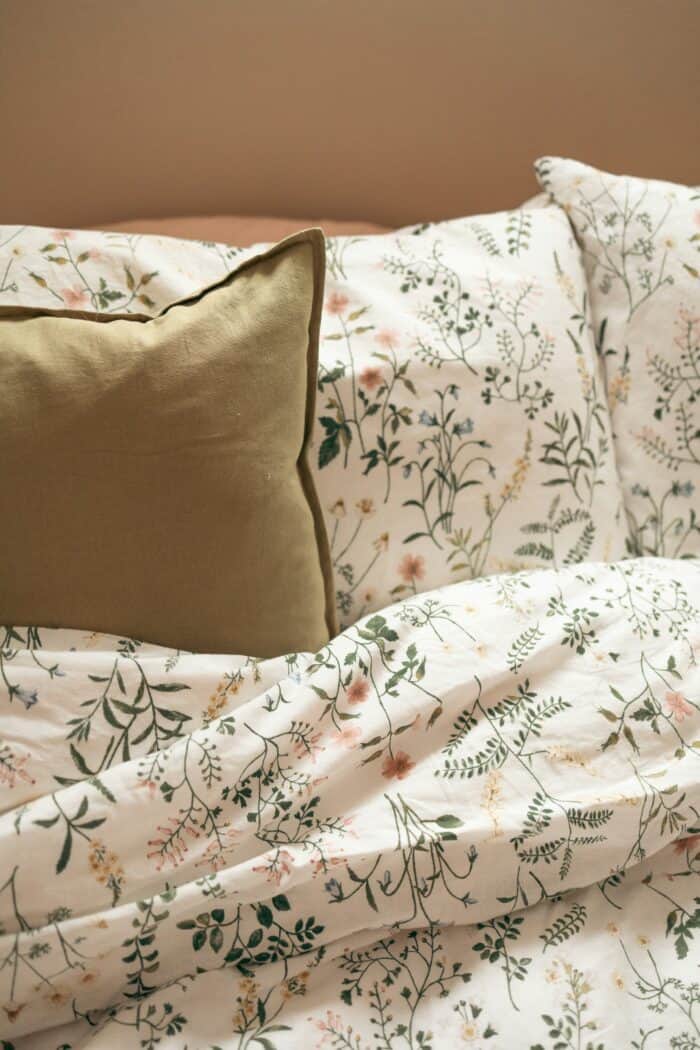 9 Best Organic Cotton Sheet Sets in Canada
